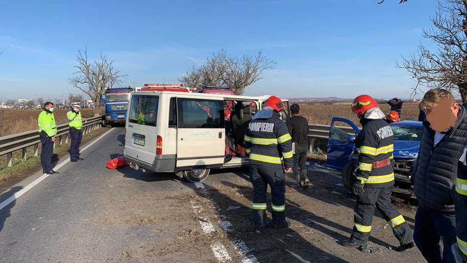 FOTO | Accident grav între Oradea și Nojorid: Cinci persoane rănite, un copil decedat