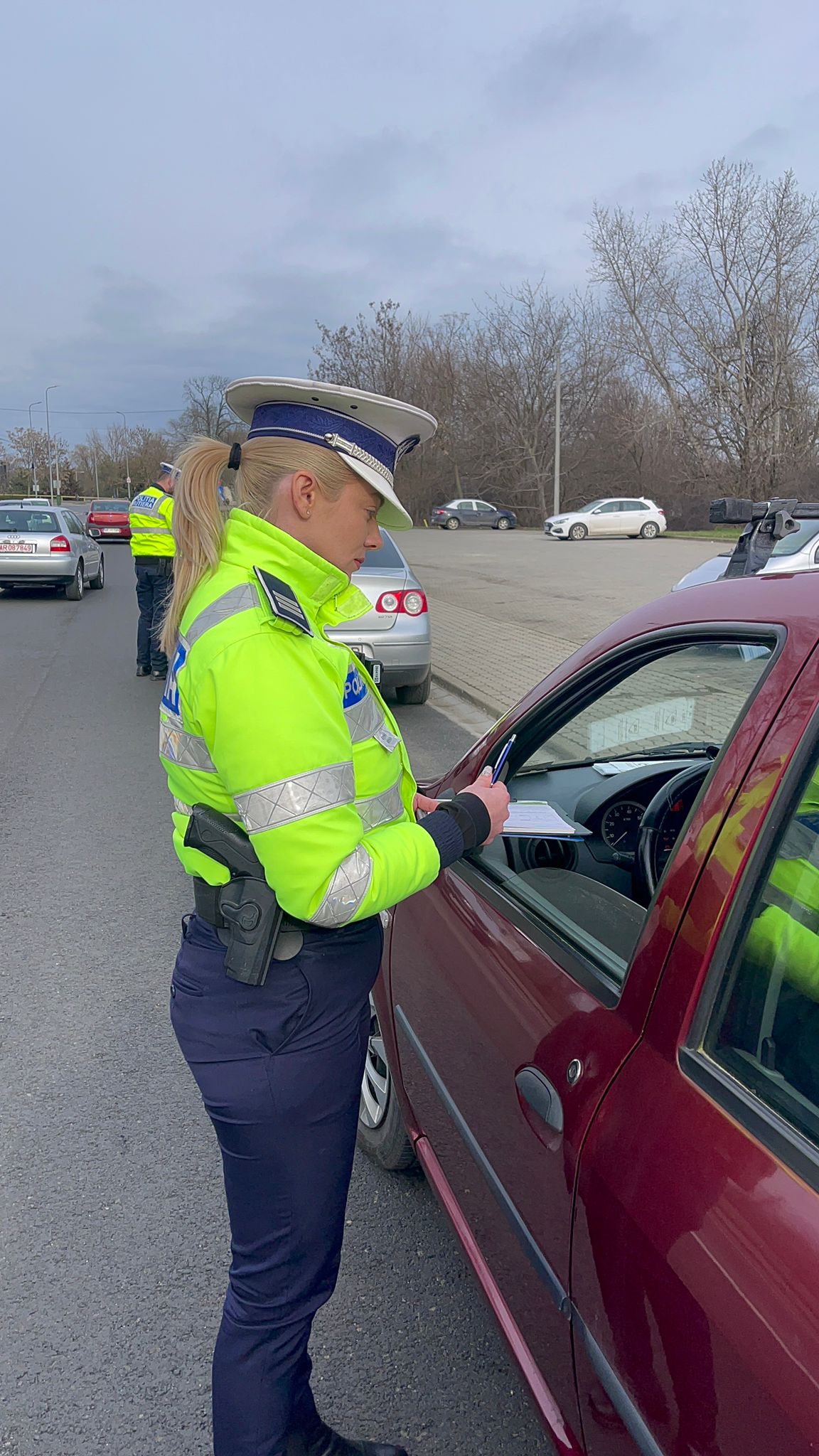 FOTO | Polițiștii rutieri au scos radarele pe șosele