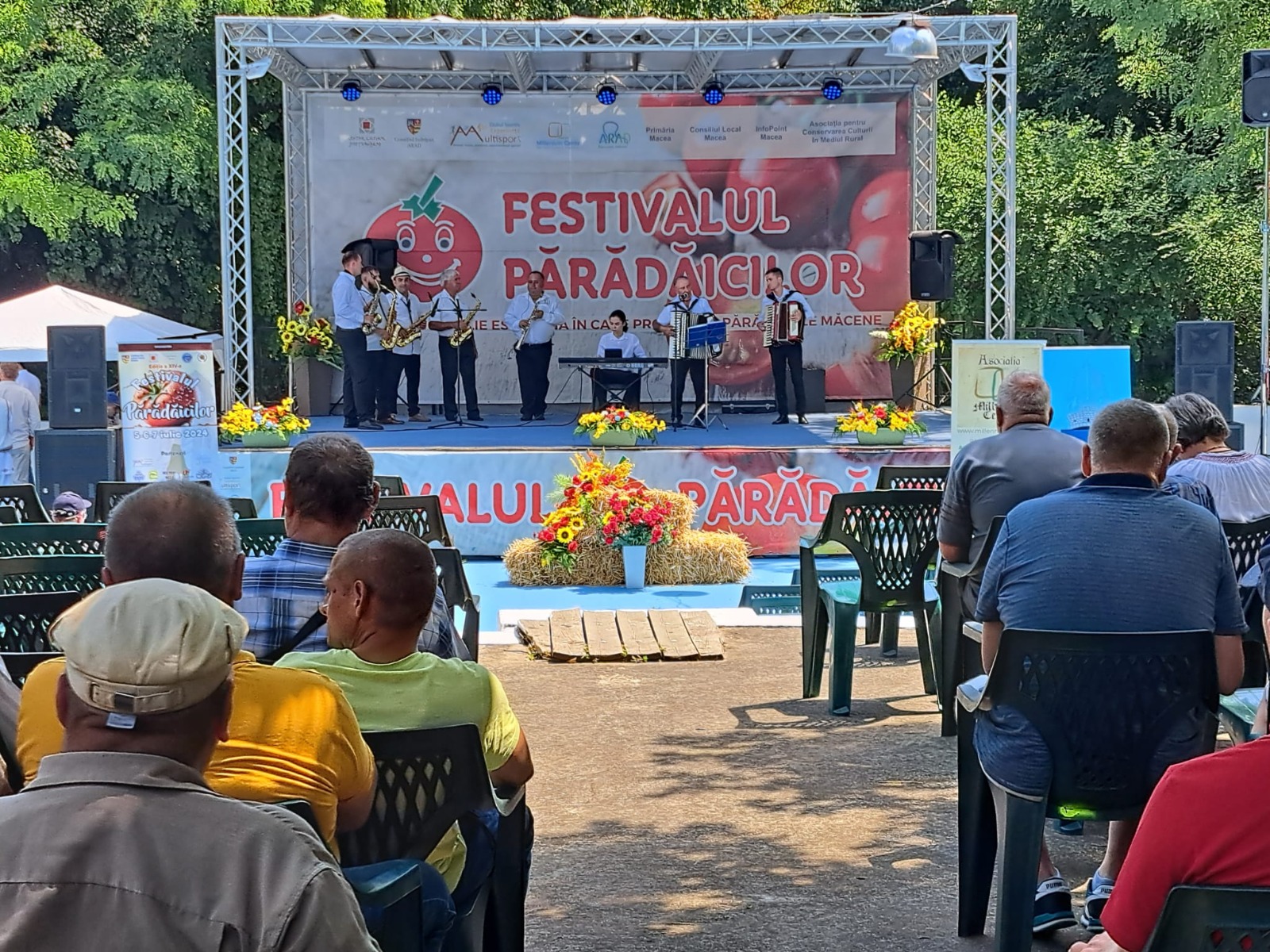 FOTO | Părădăicile, în festival, la Macea