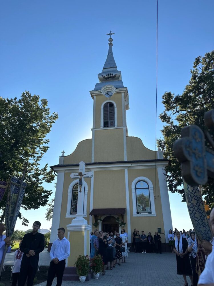 FOTO | S-a resfințit biserica ortodoxă din Șiclău