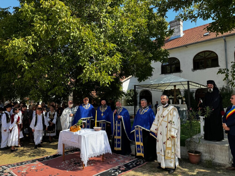 FOTO. Hramul Mănăstirii Bezdin