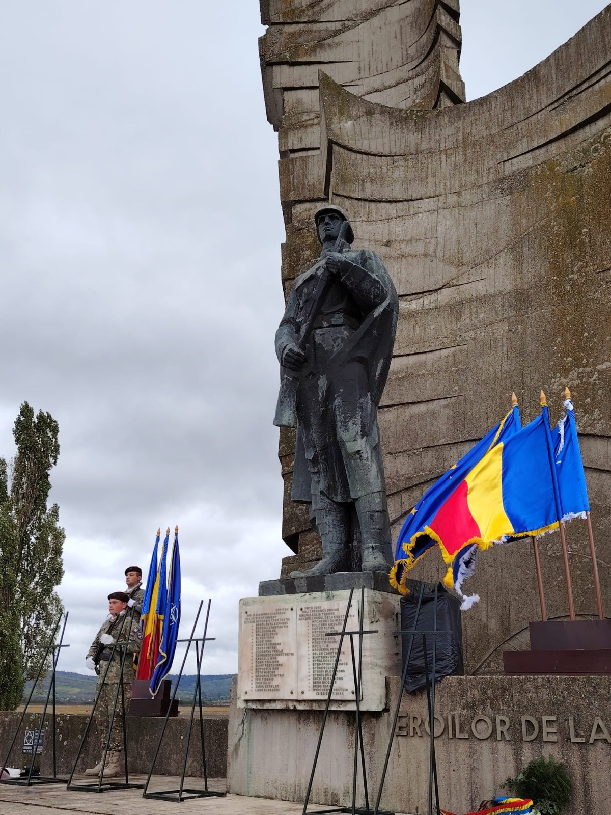 FOTO | Ostașii români au fost comemorați la Păuliș