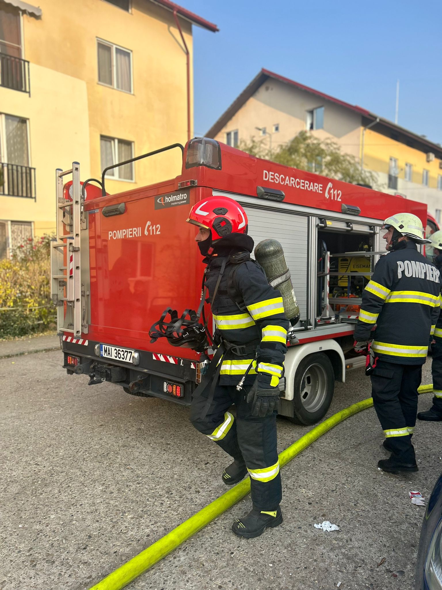 FOTO | Incendiu la un bloc de pe Tarafului