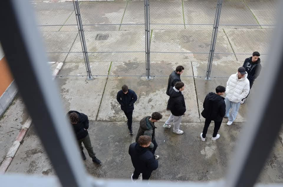 FOTO | 9 elevi arădeni, în penitenciar pentru câteva ore